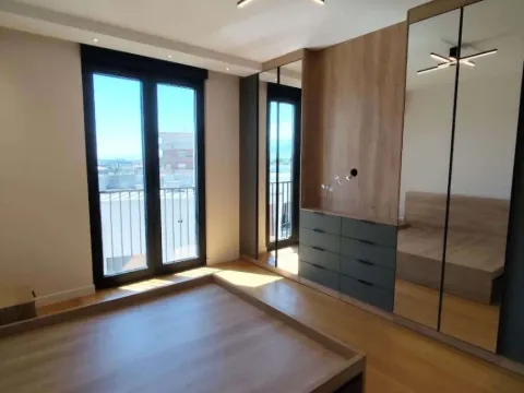 Izdavanje, trosoban stan, 150m², Preko Morače, Podgorica - image 11