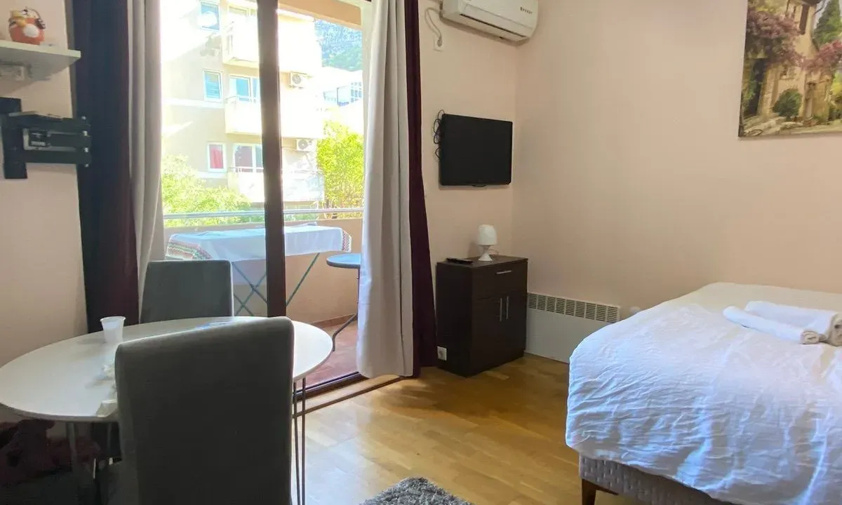 Izdavanje, garsonjera, 35m², Budva, Crna Gora