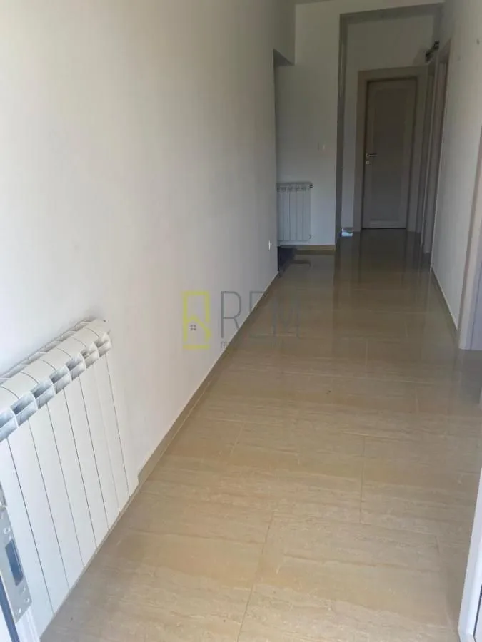 Izdavanje, trosoban stan, 125m², Vranići, Podgorica