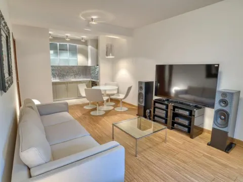 Prodaja, dvosoban stan, 90m², Podgorica, Crna Gora