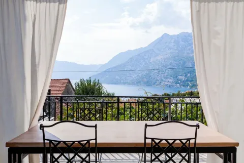 Prodaja, četvorosoban stan, 110m², Risan, Kotor - image 5