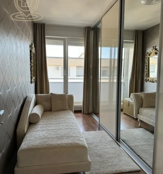 Izdavanje, četvorosoban stan, 123m², Sajmište, Novi Sad