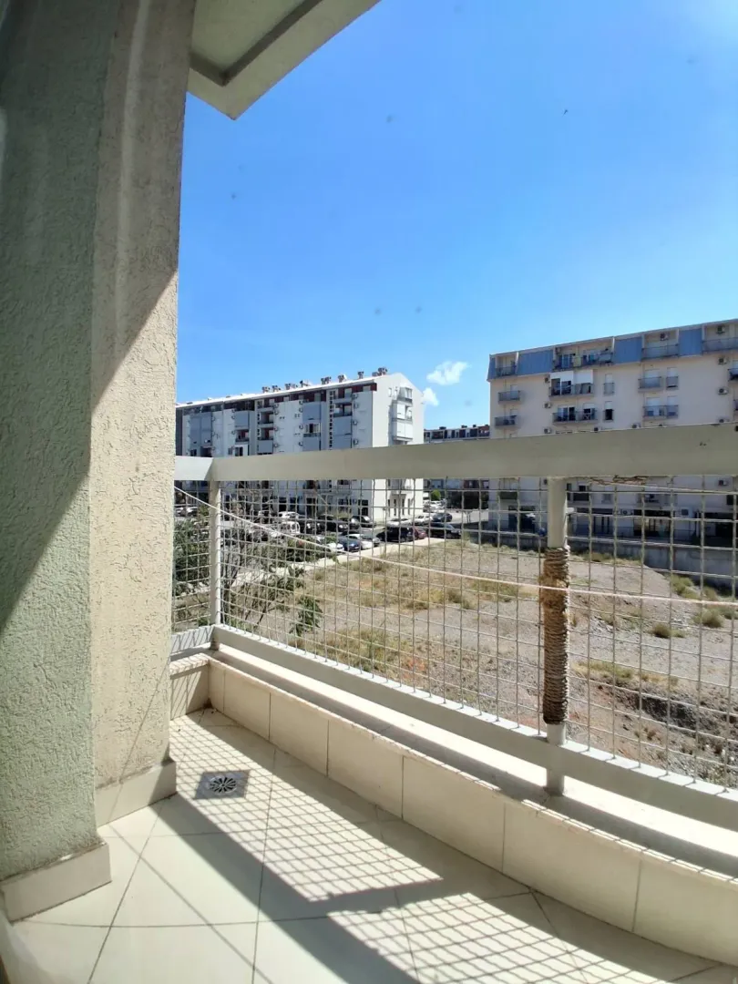 Izdavanje, jednosoban stan, 40m², Stari Aerodrom, Podgorica