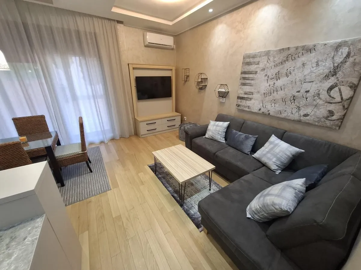 Izdavanje, jednosoban stan, 44m², Centar, Novi Sad