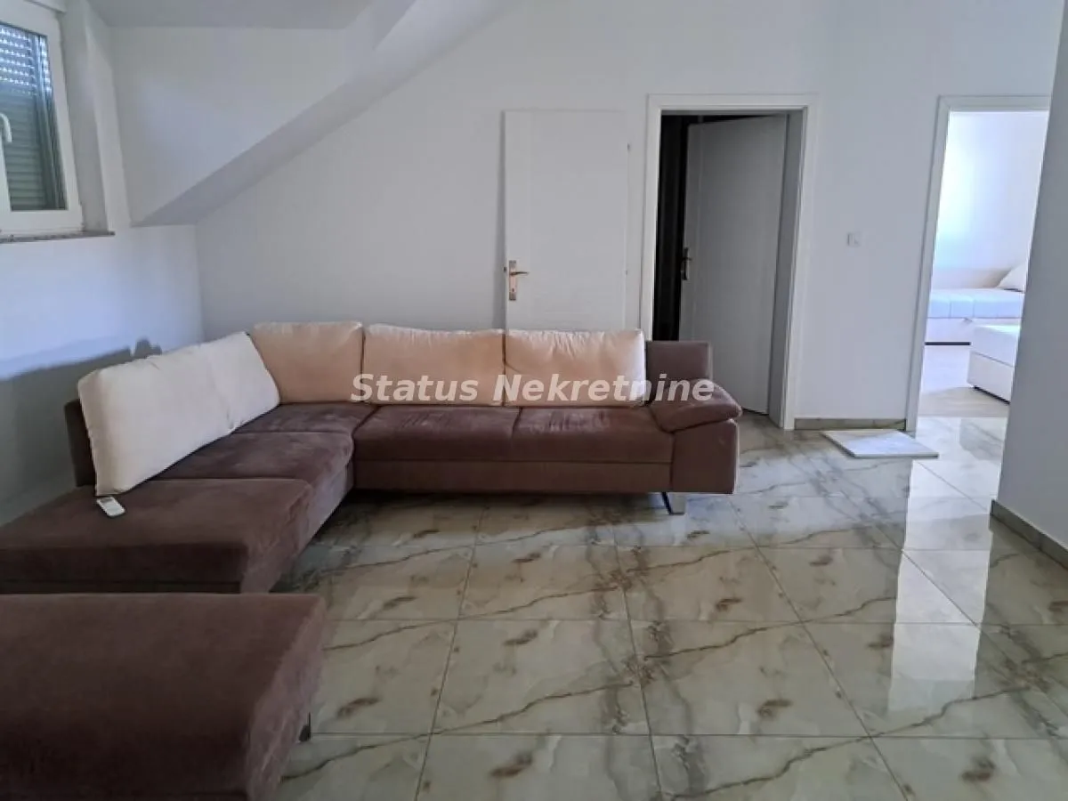 Izdavanje, trosoban stan, 70m², Petrovaradin, Novi Sad