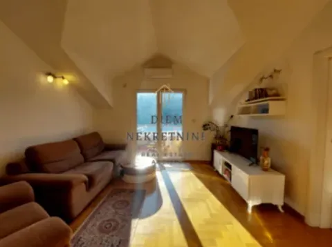 Prodaja, dvosoban stan, 62m², Dobrota, Kotor