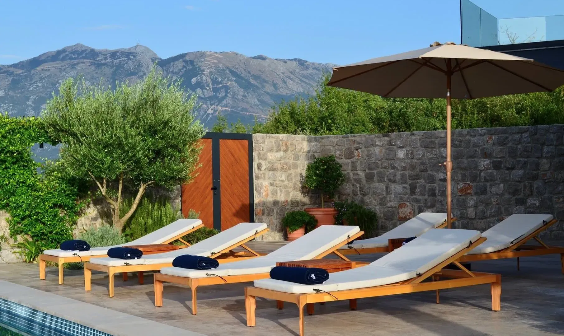 Rent, house, 520m², Đuraševići, Tivat