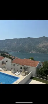 Pogled sa terase na more i planine. - image 4