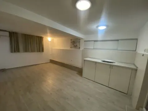 Izdavanje, garsonjera, 27m², Mažina, Tivat