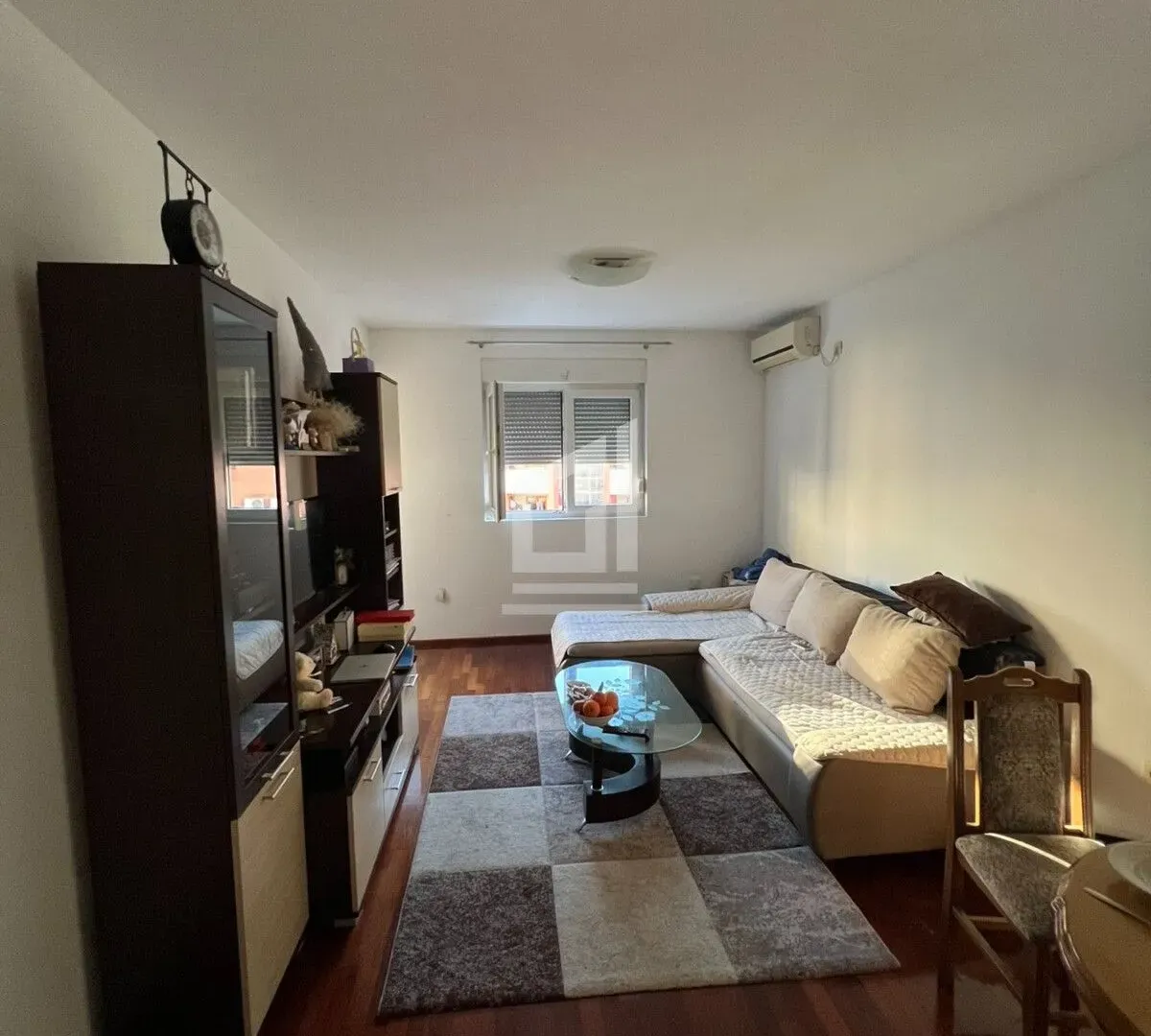 Izdavanje, jednosoban stan, 45m², Stari Aerodrom, Podgorica