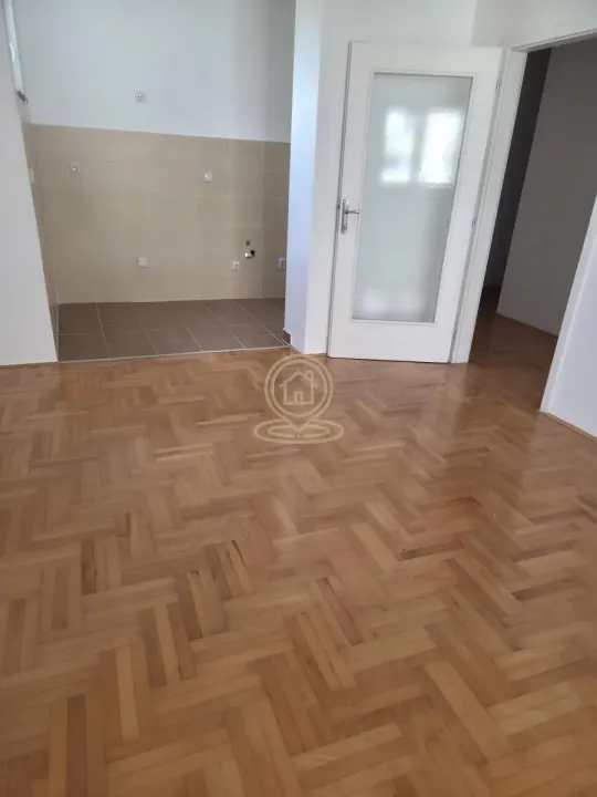 Sale, three bedroom apartment, 79m², Medijana, Niš