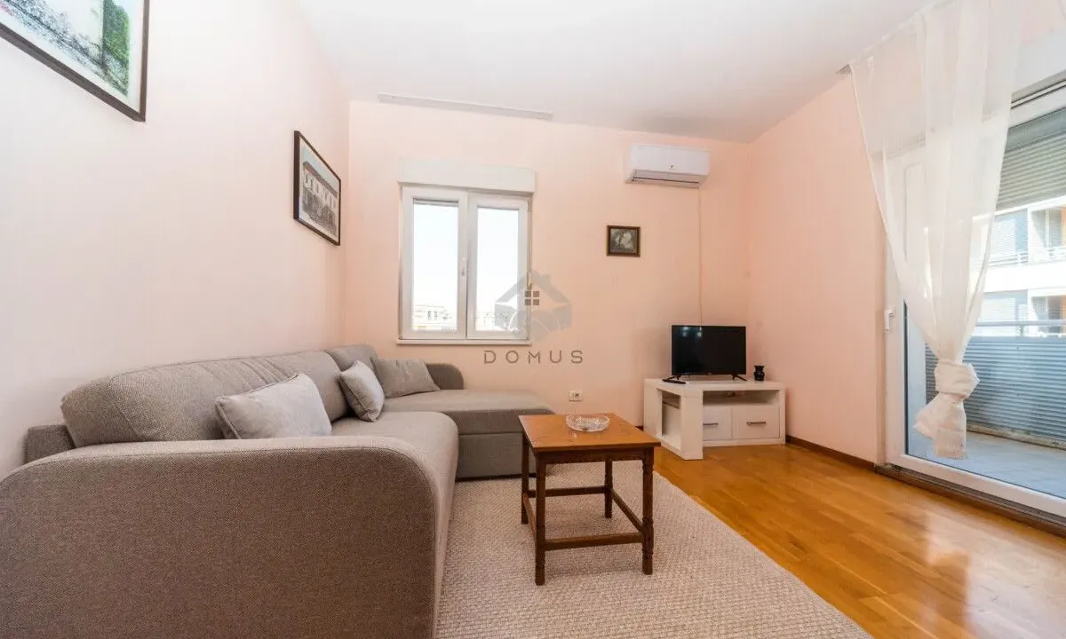 Izdavanje, jednosoban stan, 50m², City Kvart, Podgorica