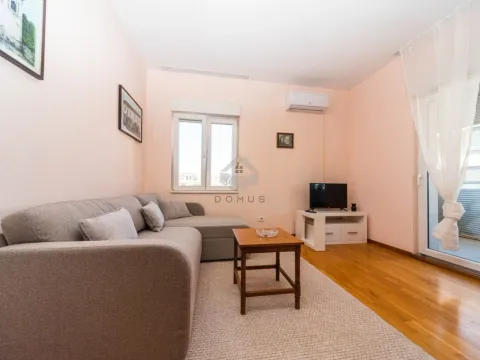 Izdavanje, jednosoban stan, 50m², City Kvart, Podgorica - image 1