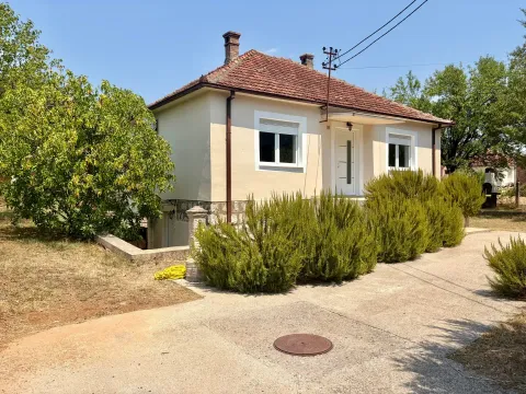 Izdavanje, kuća, 125m², Ibričevina, Podgorica - image 1