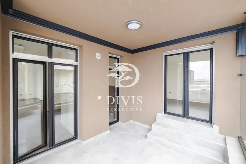 Izdavanje, poslovni prostor, 15330m², Senjak, Beograd