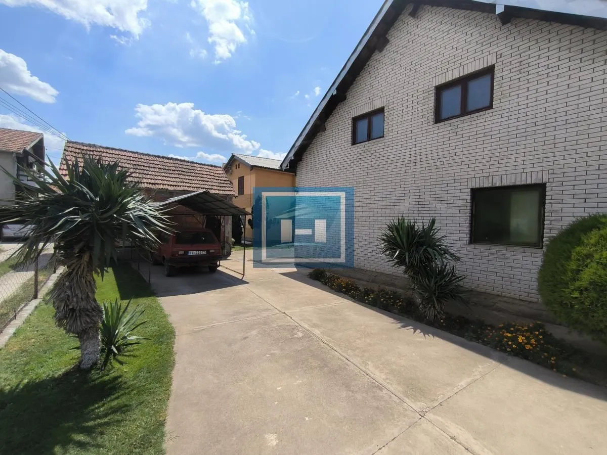 Sale, house, 250m², Ćuprija, Srbija