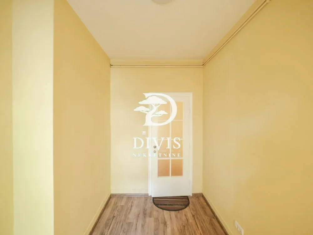 Prodaja, četvorosoban stan, 65m², Skadarlija, Beograd