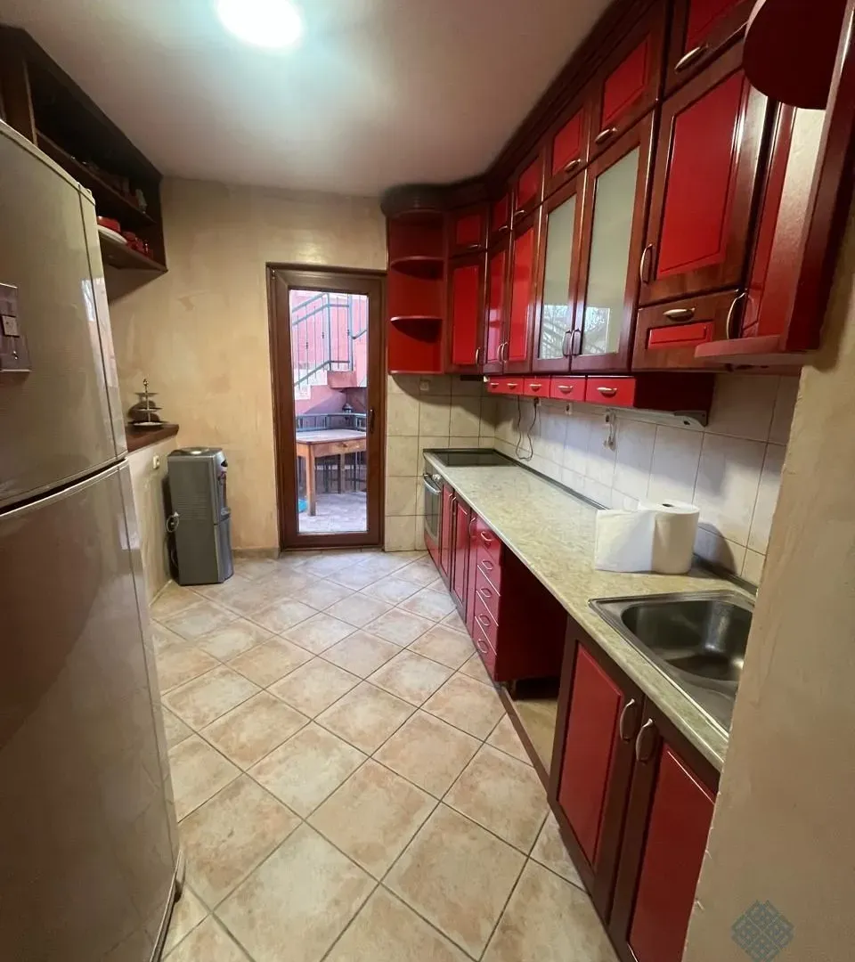 Izdavanje, trosoban stan, 120m², Ibričevina, Podgorica