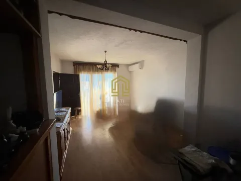 Dnevni boravak sa garniturom i izlazom na terasu. - image 7
