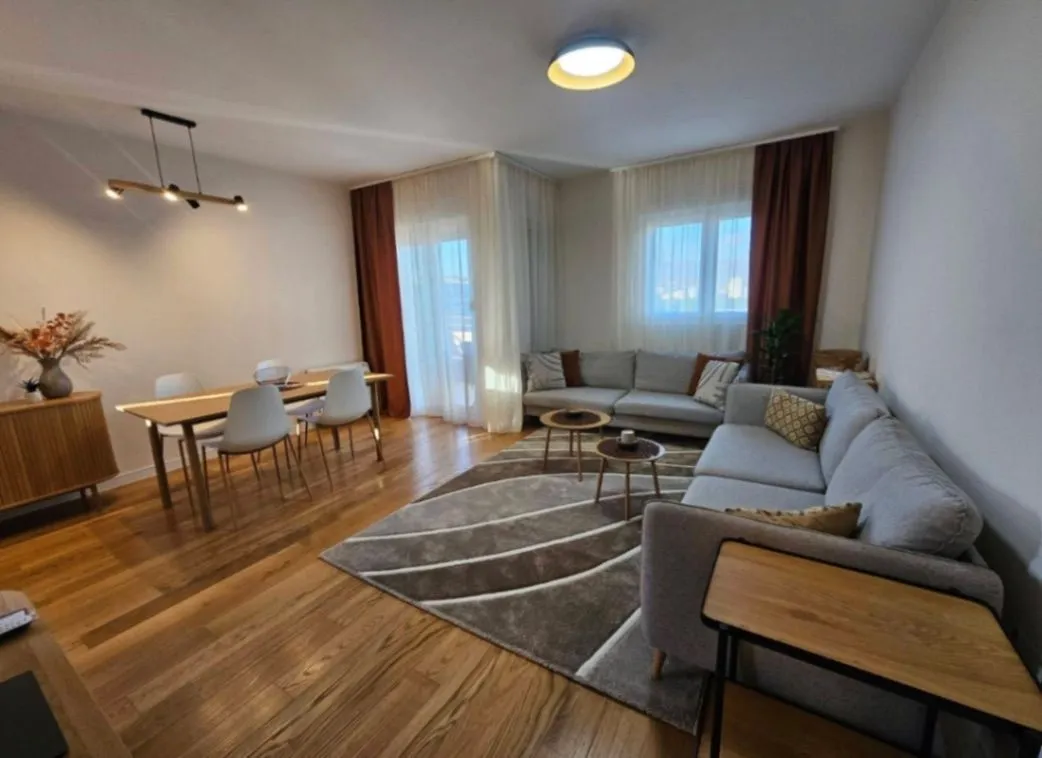 Izdavanje, dvosoban stan, 73m², Central Point, Podgorica