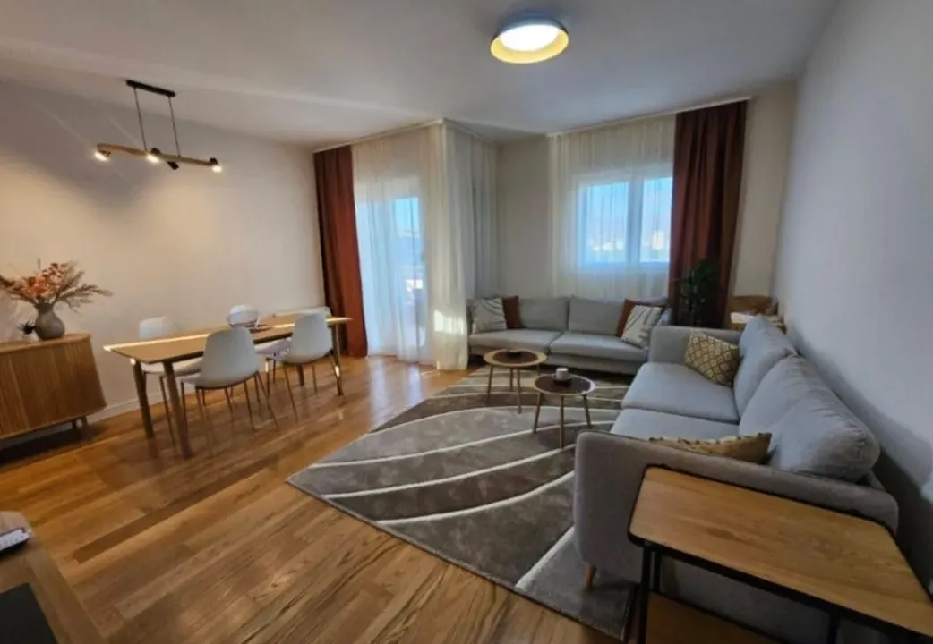 Izdavanje, dvosoban stan, 73m², Central Point, Podgorica