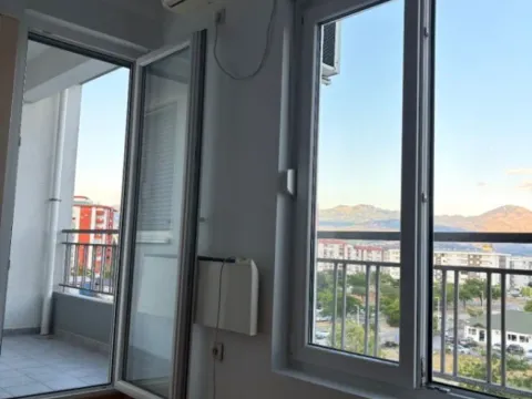 Izdavanje, jednosoban stan, 45m², Pobrežje, Podgorica - image 2