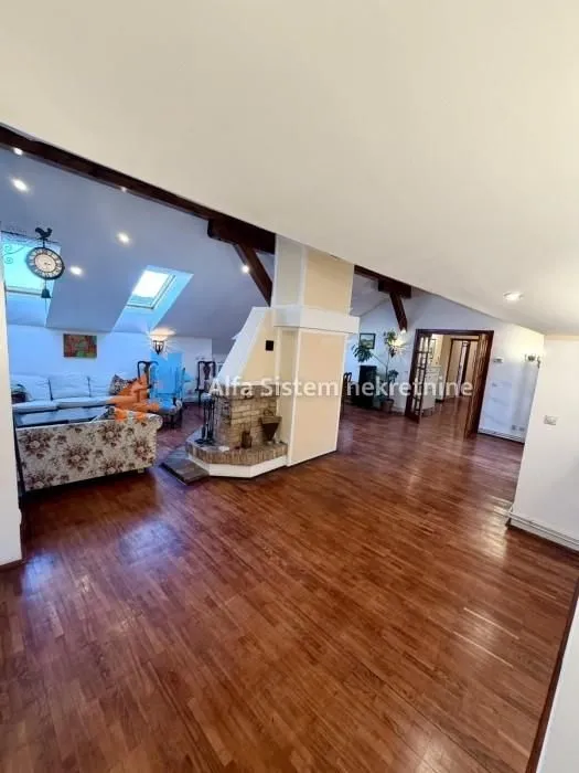 Izdavanje, stan, 200m², Stari Grad, Beograd