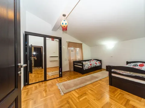 Izdavanje, dvosoban stan, 115m², Tološi, Podgorica - image 11