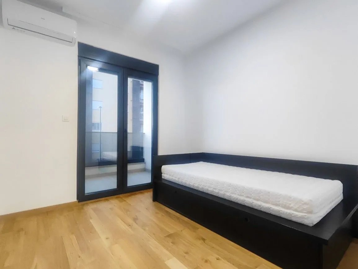 Izdavanje, dvosoban stan, 53m², City Kvart, Podgorica