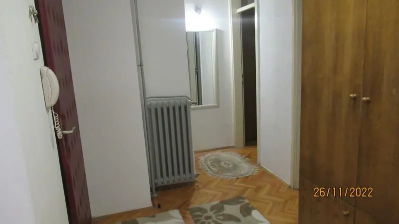 Izdavanje, četvorosoban stan, 96m², Centar, Niš