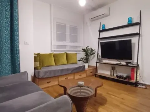 Izdavanje, jednosoban stan, 52m², City Kvart, Podgorica - image 1