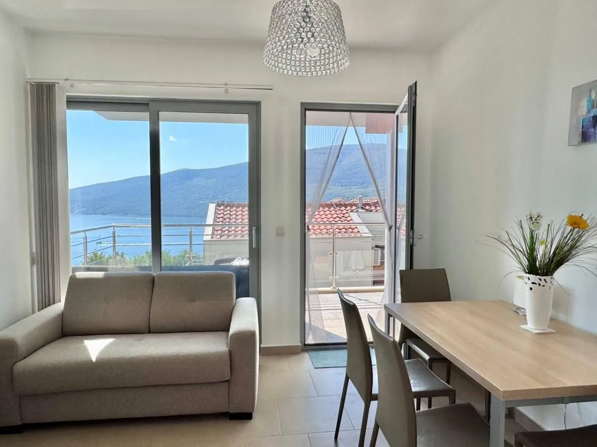 Prodaja, jednosoban stan, 63m², Đenovići, Herceg Novi