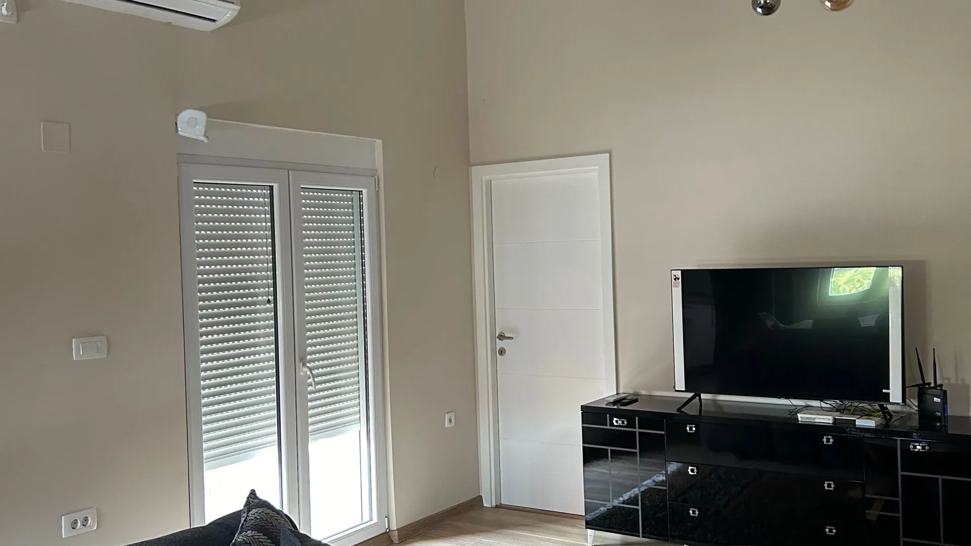 Izdavanje, dvosoban stan, 80m², Murtovina, Podgorica