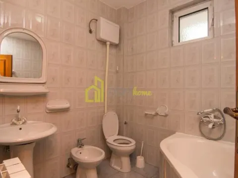 Izdavanje, kuća, 400m², Momišići, Podgorica - image 22