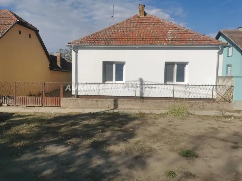 Sale, house, 90m², Žabalj, Srbija
