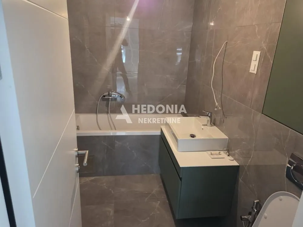Sale, three bedroom apartment, 81m², Novi Beograd Blok 65, Novi Beograd Sve Podlokacije