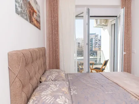 Izdavanje, jednosoban stan, 48m², Centar, Bar - image 4