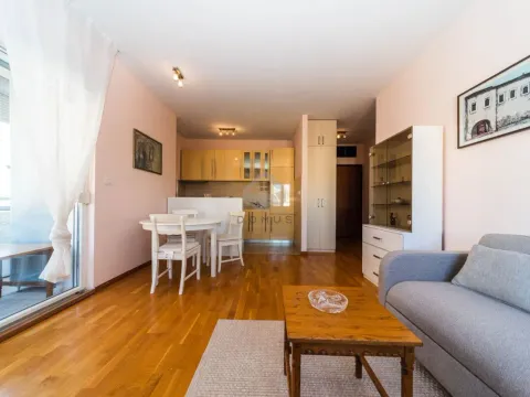 Izdavanje, jednosoban stan, 50m², City Kvart, Podgorica - image 3
