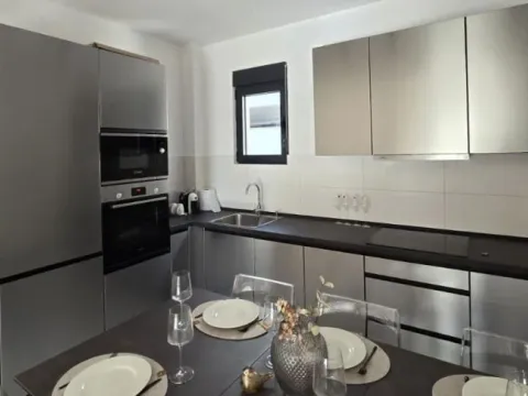 Rent, two bedroom apartment, 61m², Tivat, Crna Gora - image 7