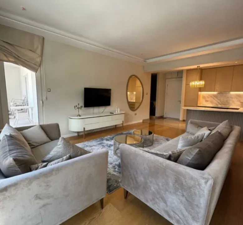 Izdavanje, dvosoban stan, 90m², Tree cane, Budva