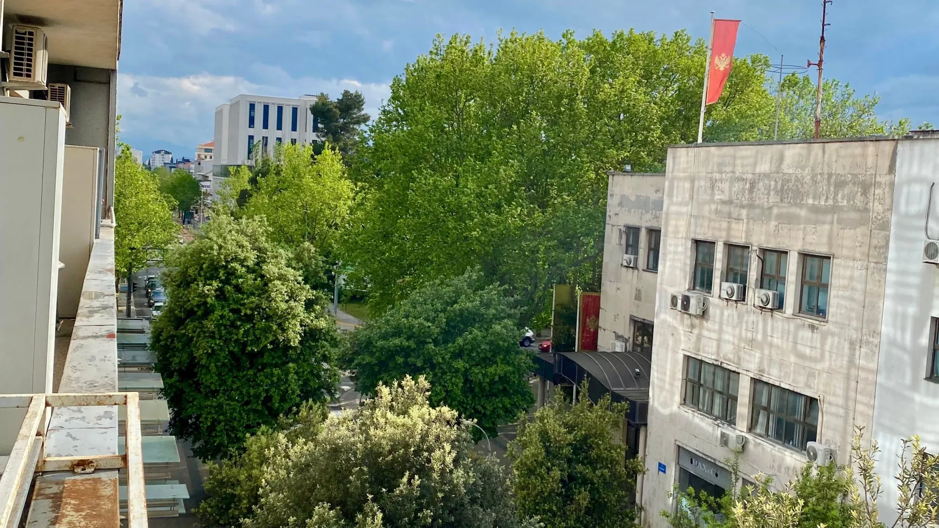 Izdavanje, dvosoban stan, 97m², Centar, Podgorica