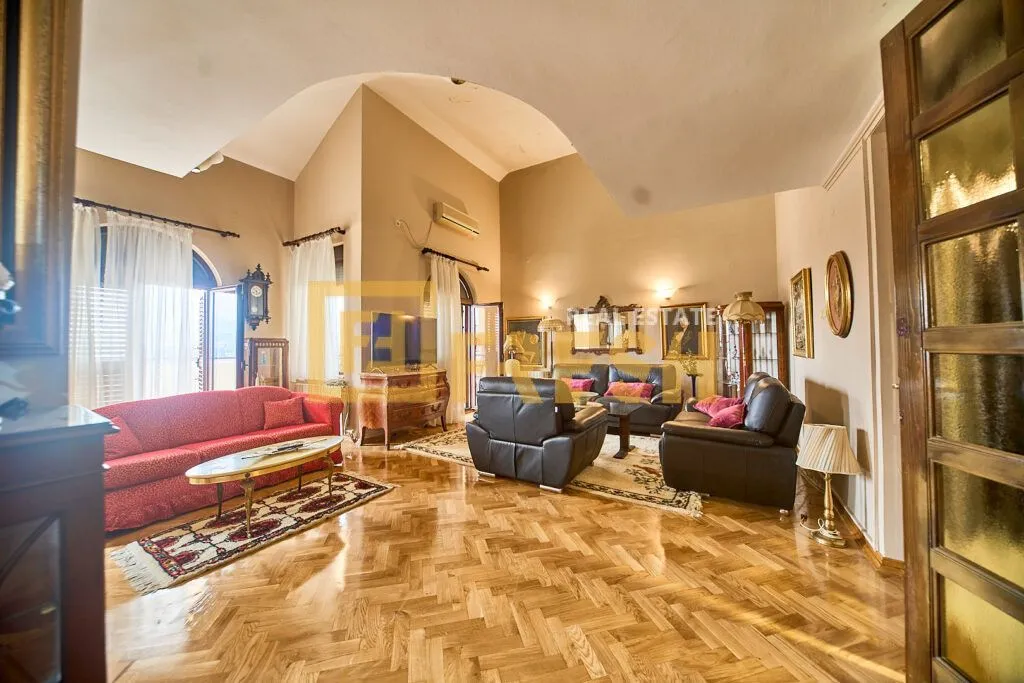 Izdavanje, kuća, 280m², Gorica C, Podgorica