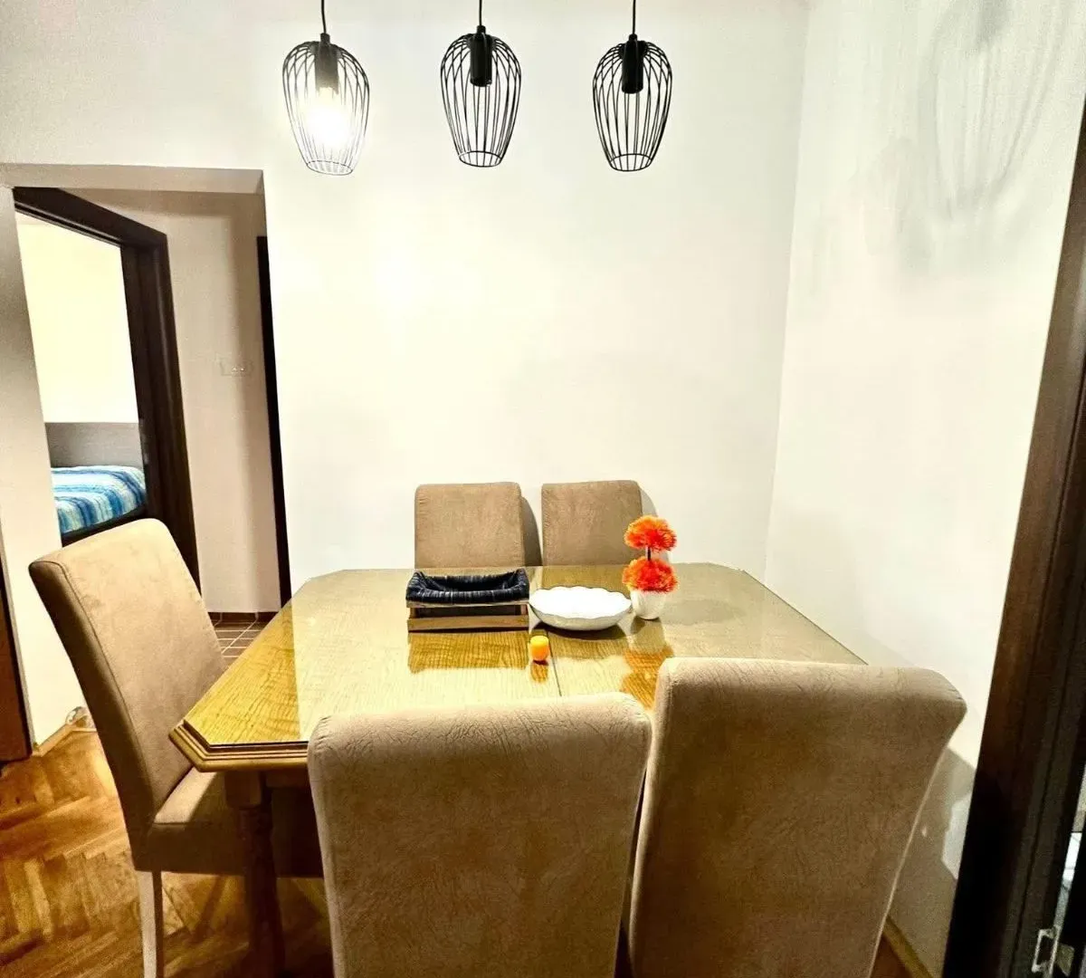 Izdavanje, dvosoban stan, 83m², Centar, Budva