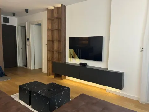 Izdavanje, dvosoban stan, 42m², Sajmište, Novi Sad