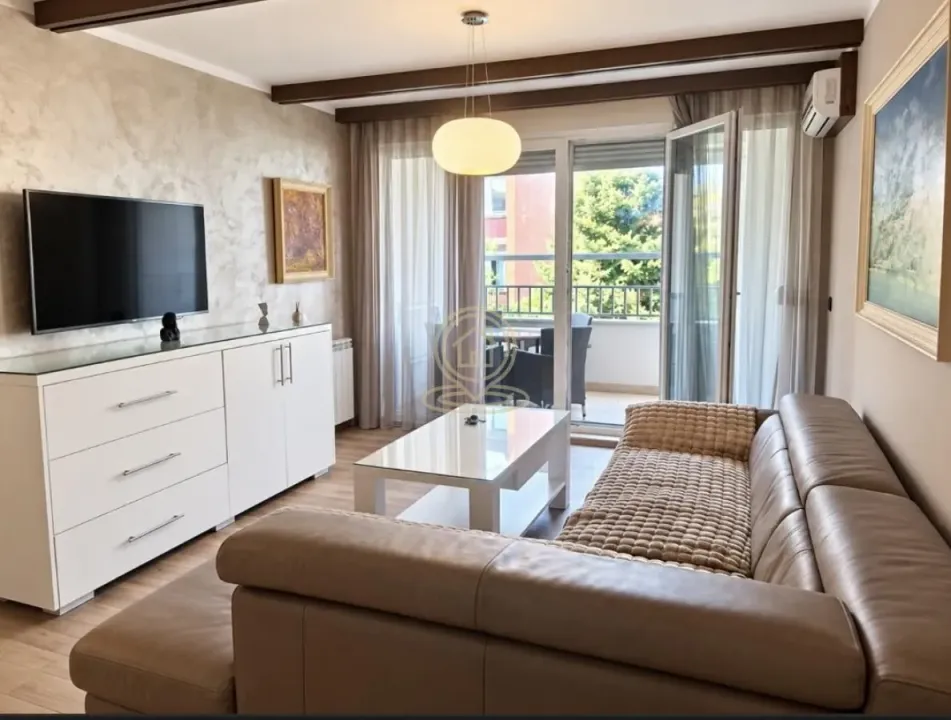 Rent, three bedroom apartment, 68m², Vračar Sve Podlokacije, Beograd