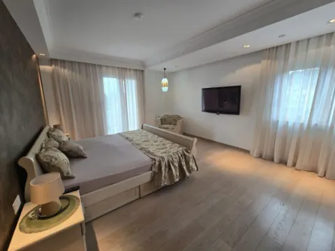 Izdavanje, trosoban stan, 265m², Gorica C, Podgorica - image 9