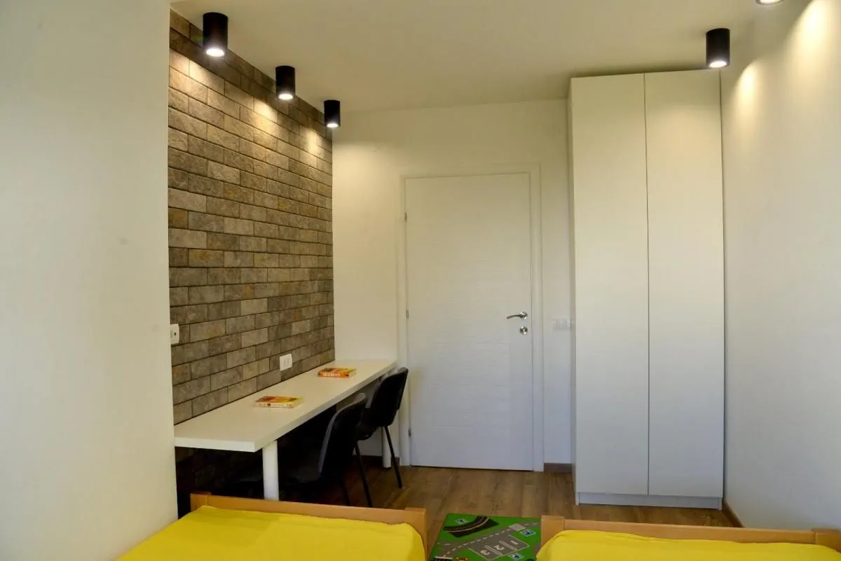 Izdavanje, trosoban stan, 61m², Centar, Niš
