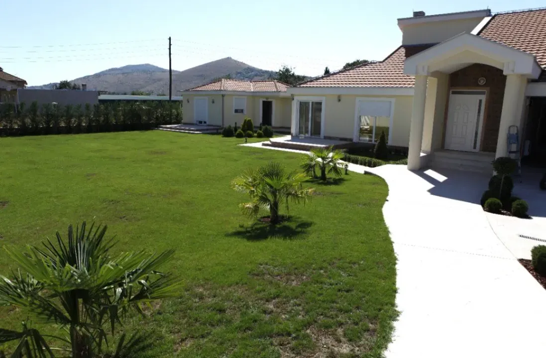 Rent, house, 250m², Donji Kokoti, Podgorica