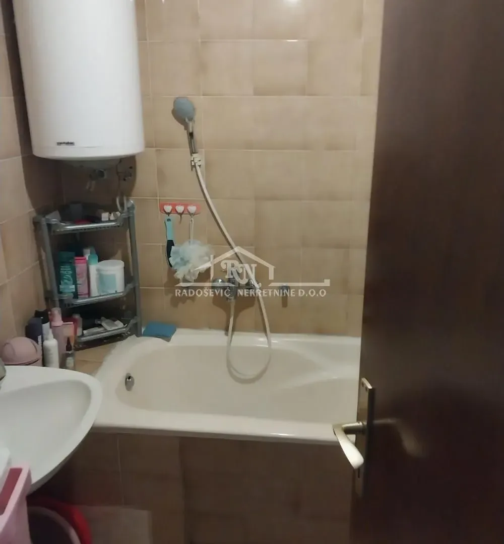 Prodaja, kuća, 410m², Novi Banovci, Stara Pazova