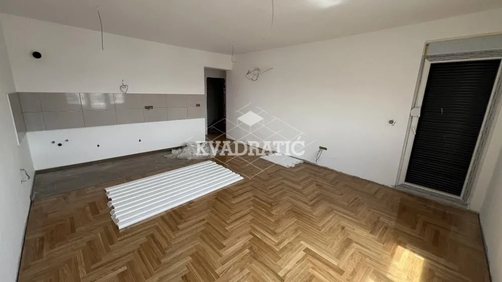 Prodaja, trosoban stan, 95m², Crveni Krst, Beograd
